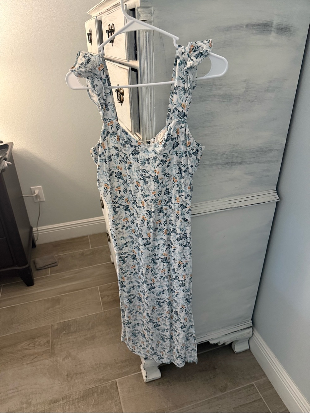 Flutter sleeve linen dress